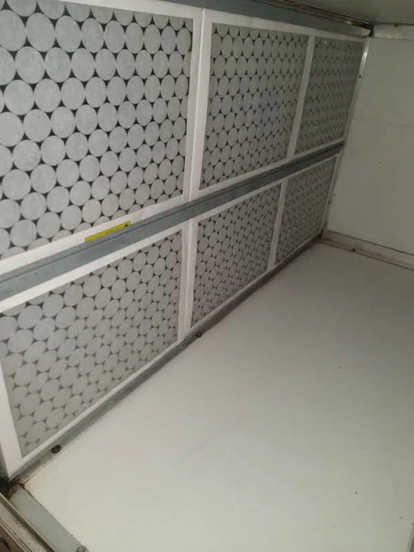 Interior de câmara fria com painéis isotérmicos